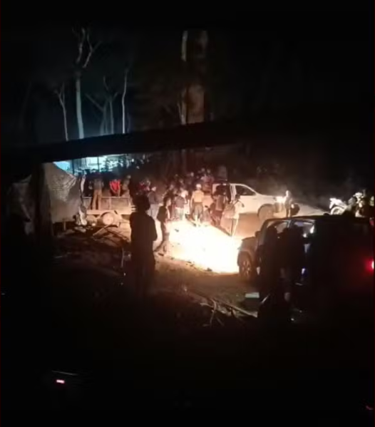 Garimpeiros fogem de Terra Indígena Sararé após confronto com PF — Foto: Reprodução