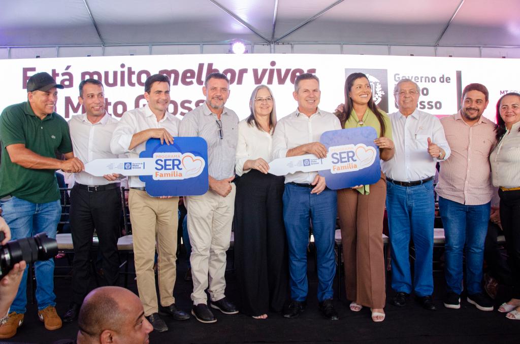 Governo de MT entrega 35 veículos e reforça rede de assistência social 2 JRS 1976 Página Press