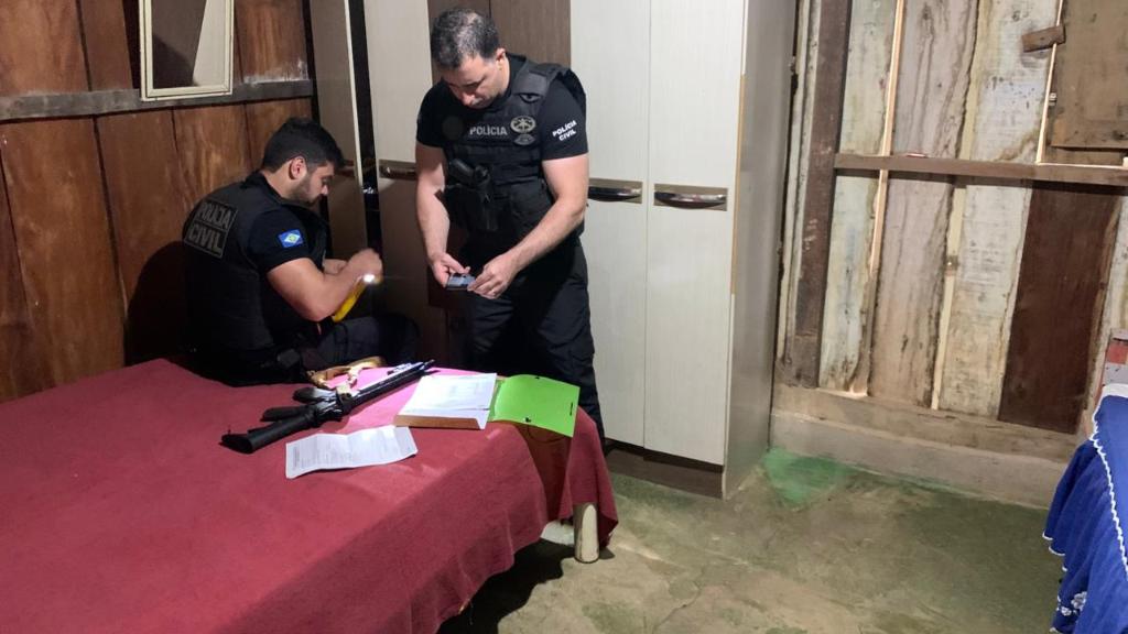 Polícia Civil cumpre 30 ordens judiciais e mira facção ligada a líderes refugiados no RJ 3 WhatsApp Image 2025 11 19 at 05.48.44 Página Press
