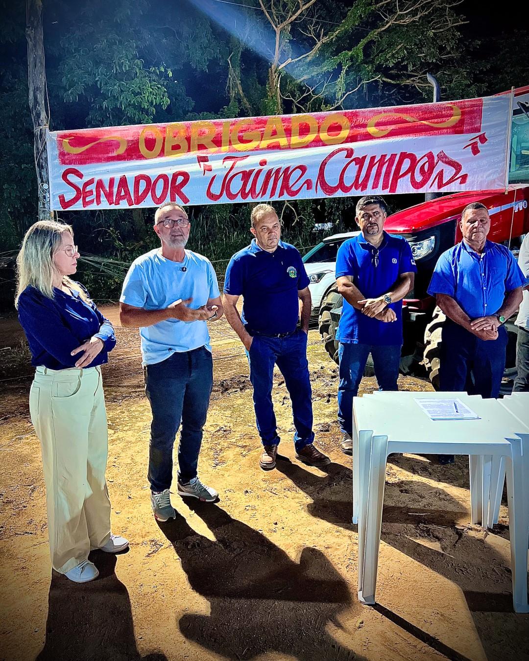 Prefeitura entrega trator e implementos agrícolas para associação rural em Araputanga 3 21667 gb 21667 43bf33b8a9fcb507491fea787136b Página Press