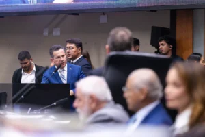 31fa873c5f2363f553722b666f3fc0bf69cc386a74870 Página Press
