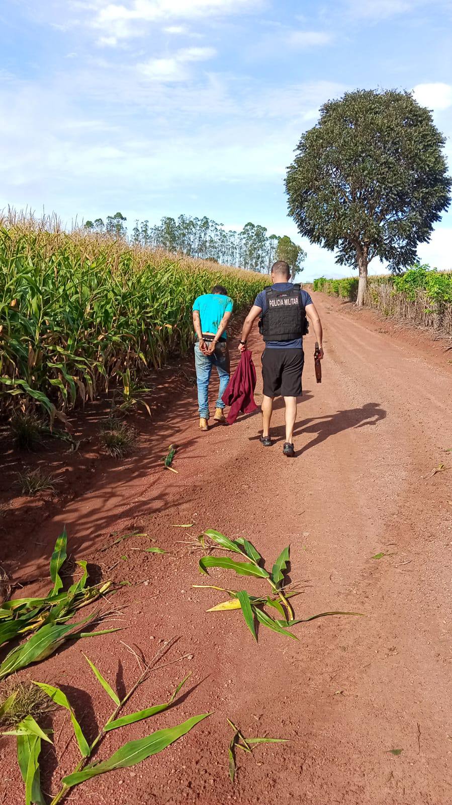 Quadrilha é presa após manter família refém e fugir com caminhonete 2 672673510 1650631579509100 8739163396245148689 n Página Press