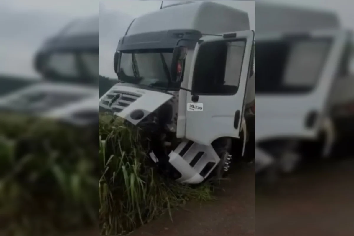 Casal do DF morre em acidente com caminhão-tanque na BR-262, em Minas Gerais 1 caminhao envolvido em acidente Página Press