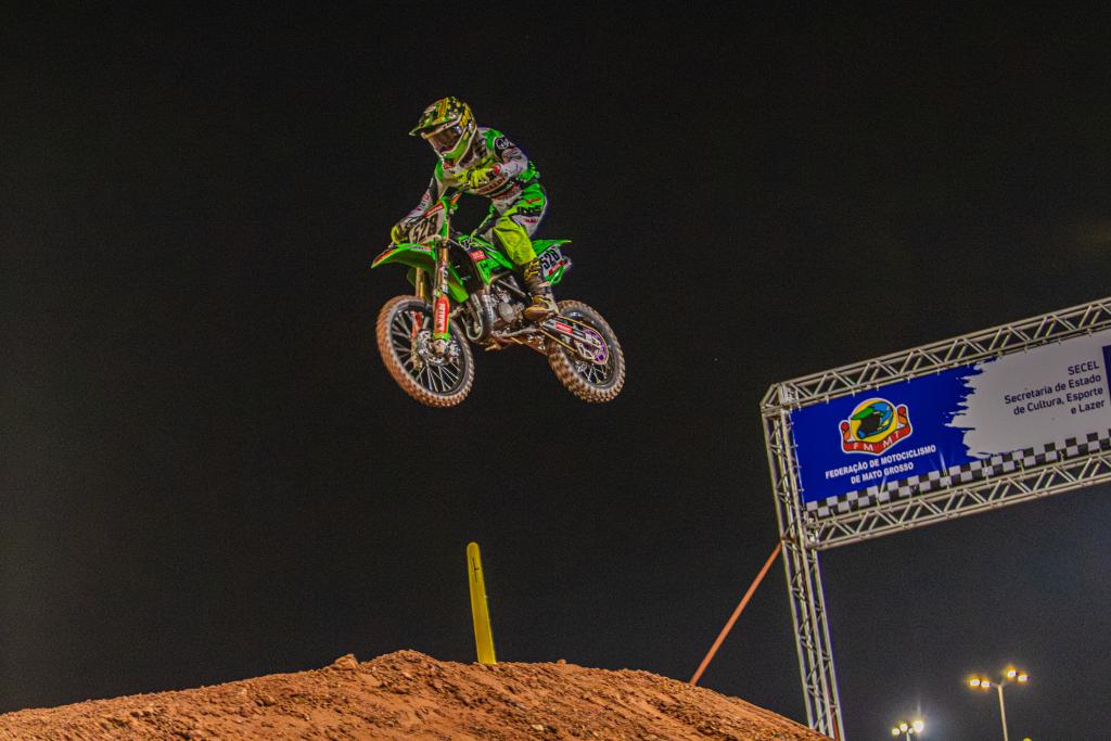 Corrida noturna do MX1GP reúne milhares no Parque Novo MT 1 IMG 9844 Página Press