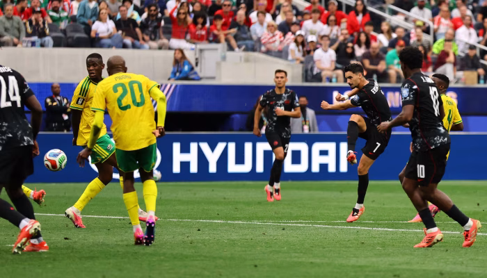 Stephen Eustáquio marca o gol da vitória do Canadá sobre a África do Sul
Daniel Cole/Reuters - 28.06.2026
