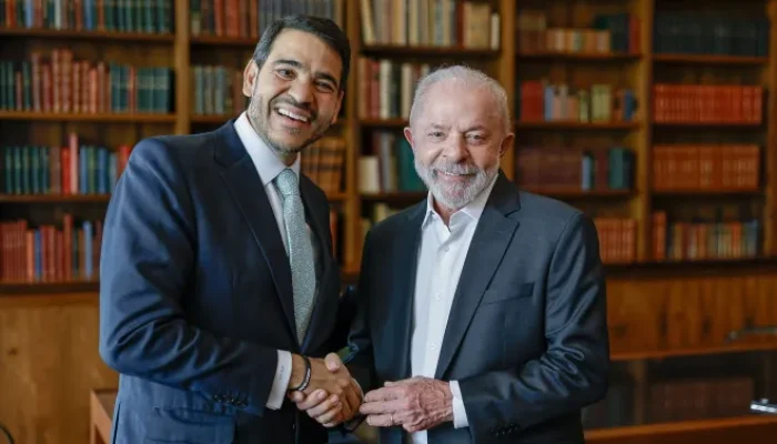 O advogado-geral da União, Jorge Messias (esq.), e o presidente Lula (dir.) • Ricardo Stuckert/PR