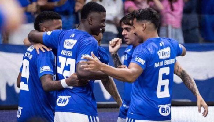 Jogadores da Raposa festejam gol diante do Red Bull Bragantino, no Mineirão
Gustavo Aleixo / Cruzeiro