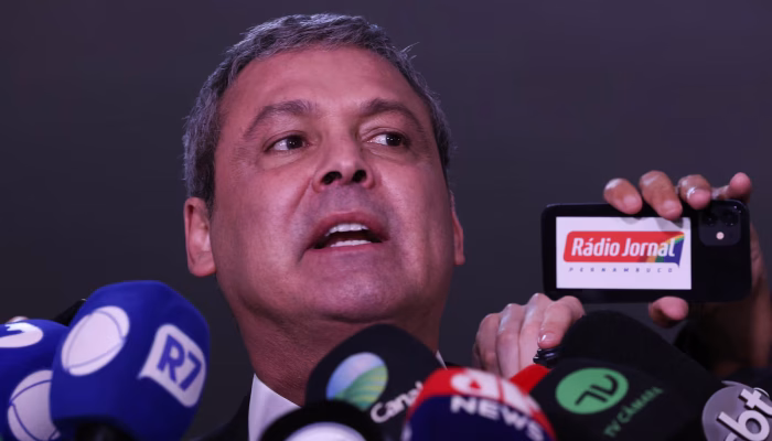 Lindbergh quer Flávio e Jair Bolsonaro no INQ 4995 por suspeita ligada à atuação de Eduardo
Lula Marques/Agência Brasil- 27.11.2025