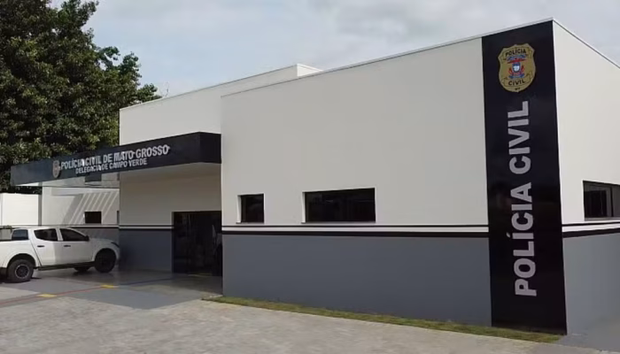 Enquanto a vítima prestava depoimento, o suspeito enviou mensagens com imagens do filho dela, com ameaças como: “pensa bem no que você vai falar e fazer”. — Foto: PJC-MT