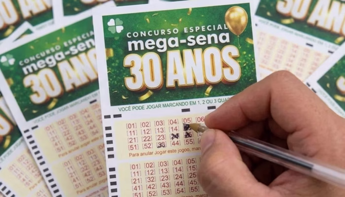 A Caixa Econômica Federal suspendeu os sorteios regulares da Mega-Sena para o concurso especial de 30 anos - Reprodução